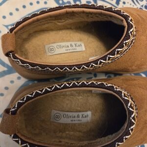Olivia & Kat Size 8 Tan Ugg Like Slip On Slippers Shoes